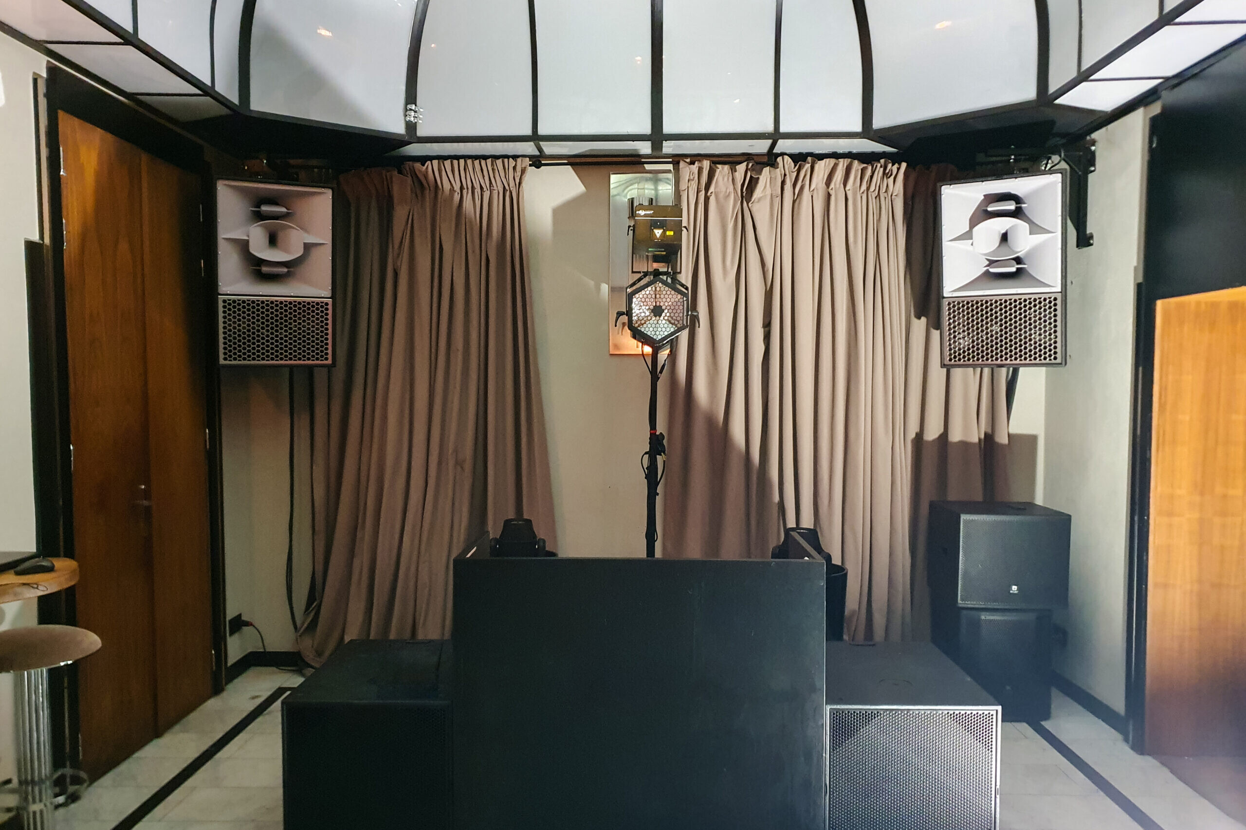 Charlie Warsaw, Warszawa — pierwszy klub w Polsce wyposażony w system SEEBURG PS 1