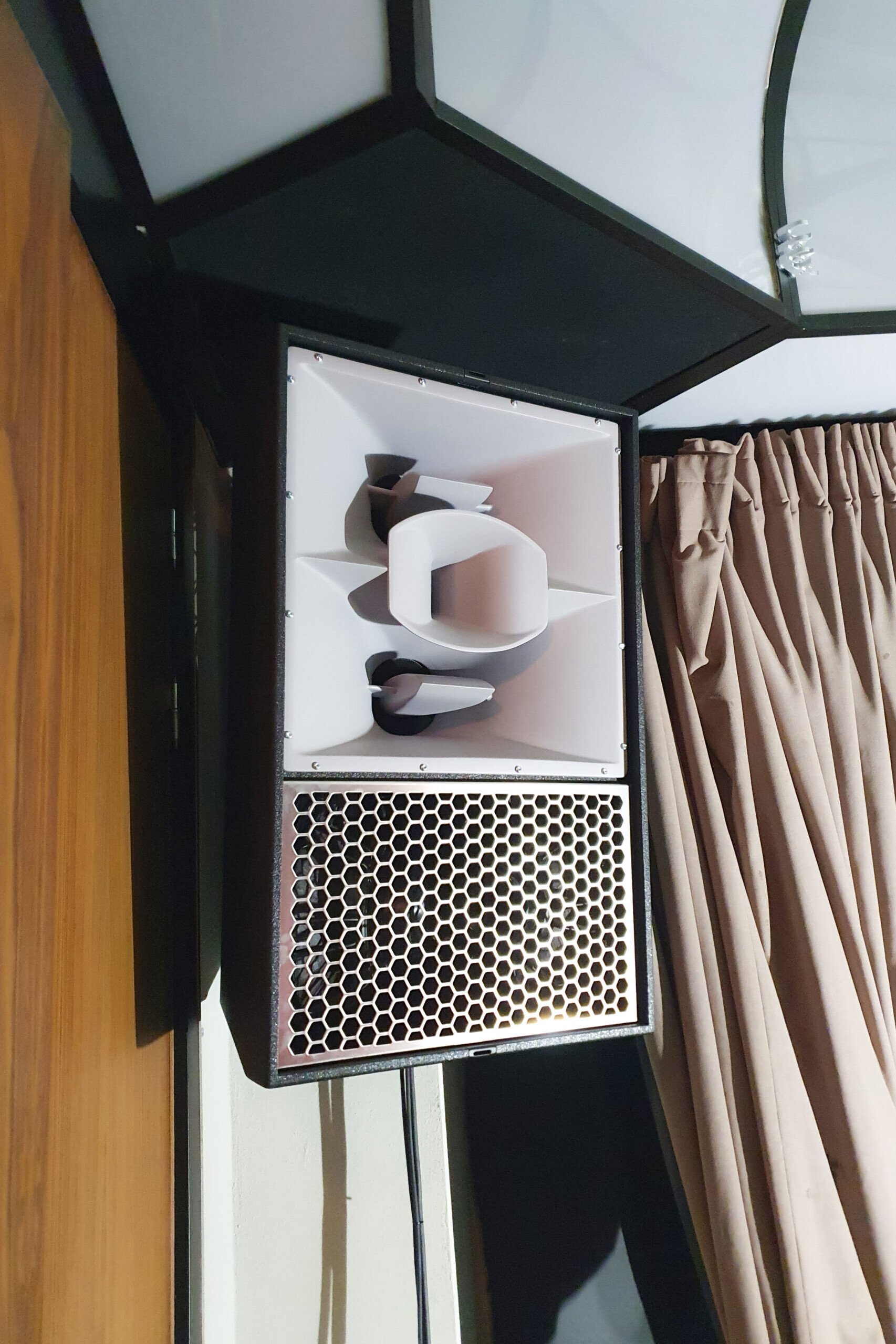 Charlie Warsaw, Warszawa — pierwszy klub w Polsce wyposażony w system SEEBURG PS 1