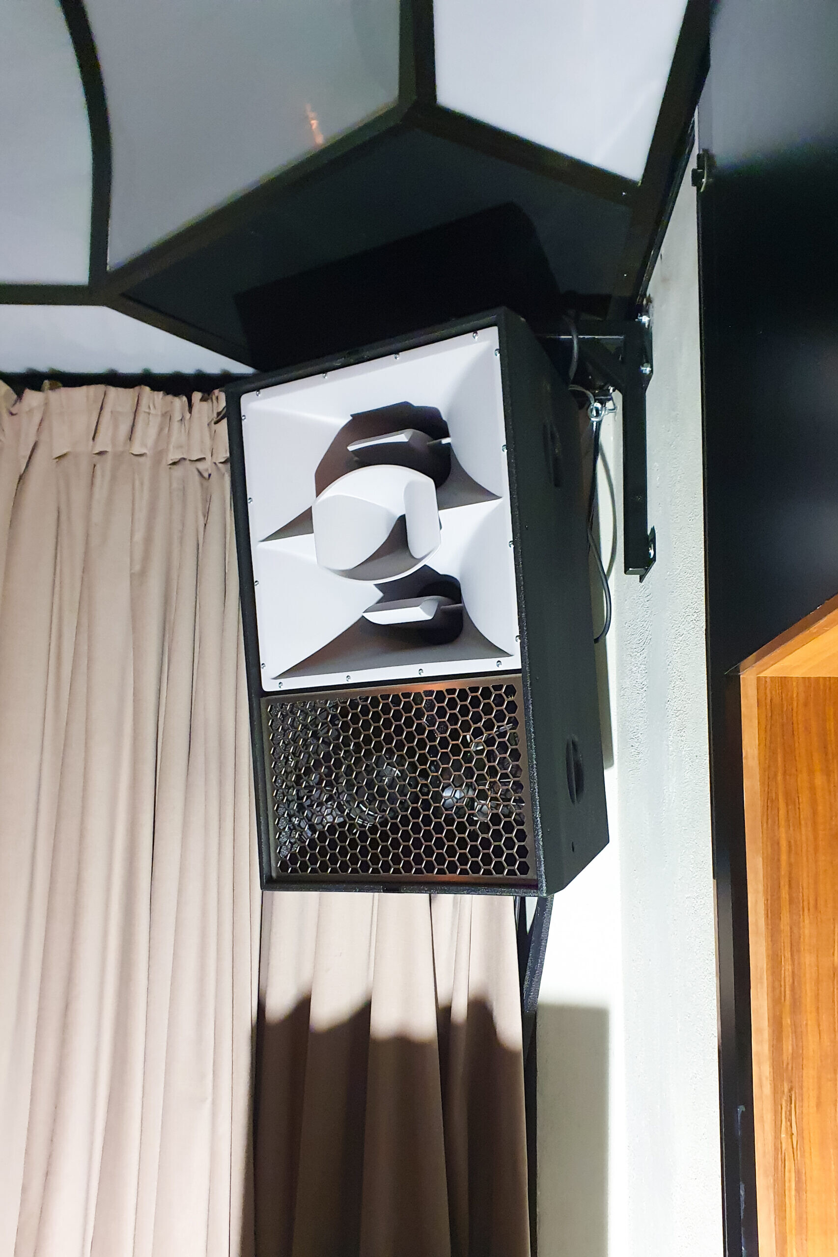 Charlie Warsaw, Warszawa — pierwszy klub w Polsce wyposażony w system SEEBURG PS 1