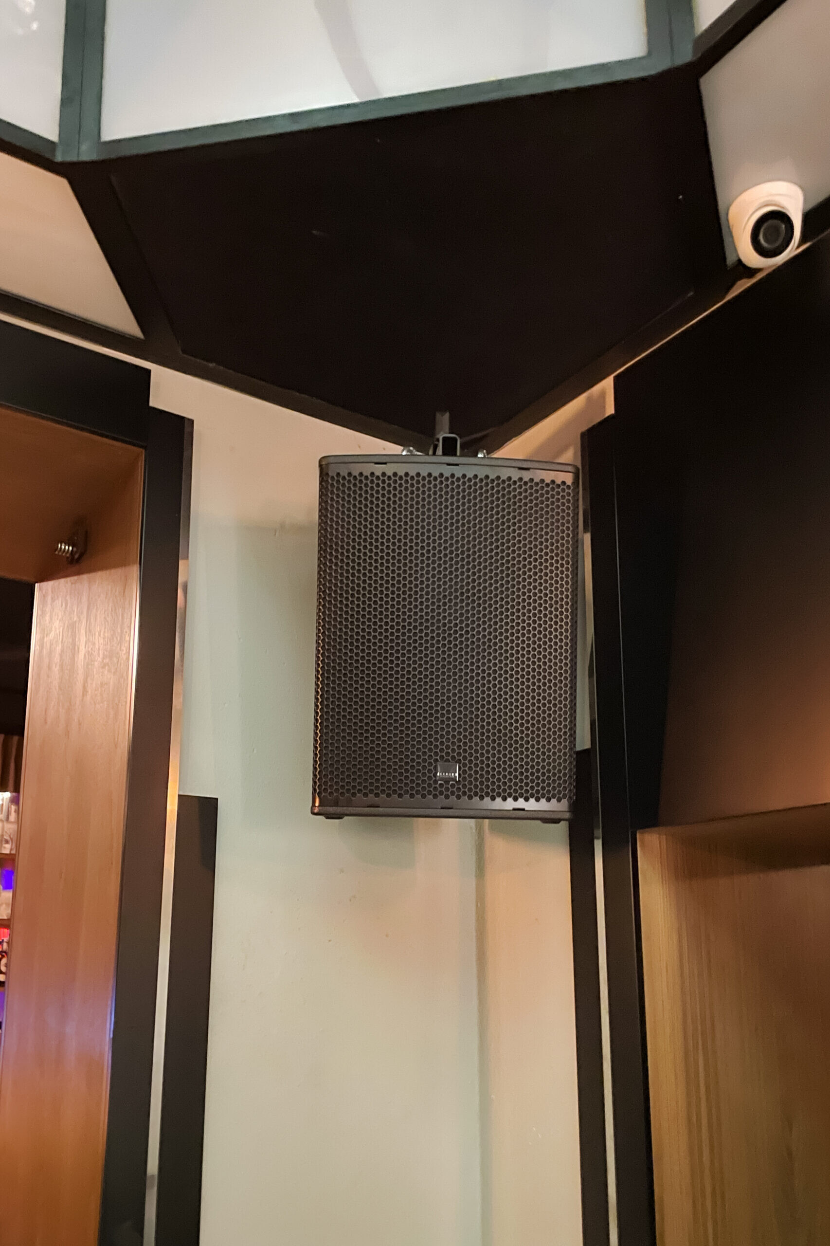 Charlie Warsaw, Warszawa — pierwszy klub w Polsce wyposażony w system SEEBURG PS 1