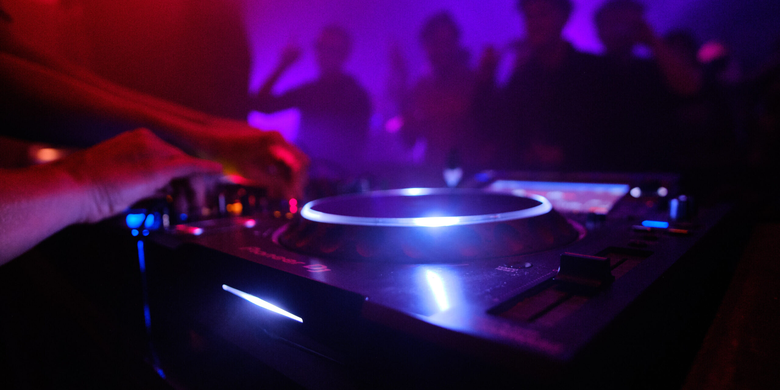 Charlie Warsaw, Warszawa — pierwszy klub w Polsce wyposażony w system SEEBURG PS 1