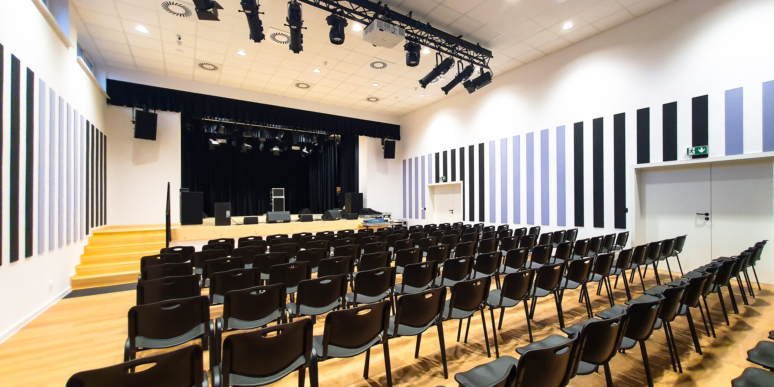 Projekt systemu av, oświetlenia i okotarowania sai widowiskowej. Scenotechnika.